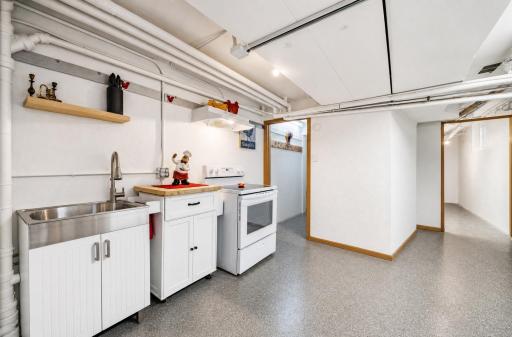 Epoxy flooring in basement (2025)