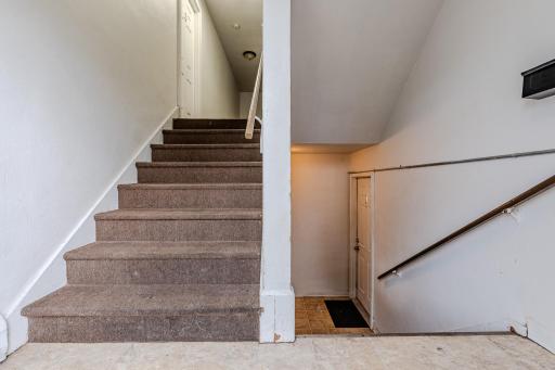 apartment entry.jpg