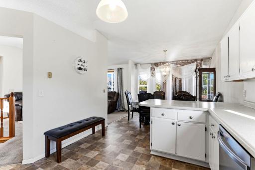 12-web-or-mls-11012-Edgewood-Ave-N-12.jpg