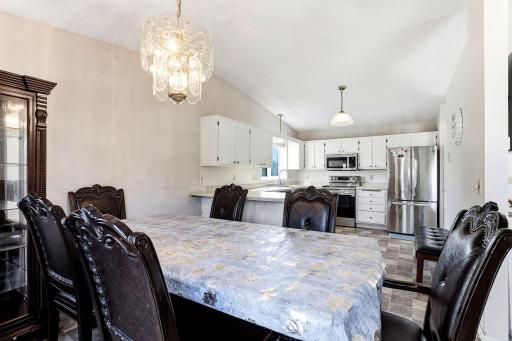 10-web-or-mls-11012-Edgewood-Ave-N-10.jpg