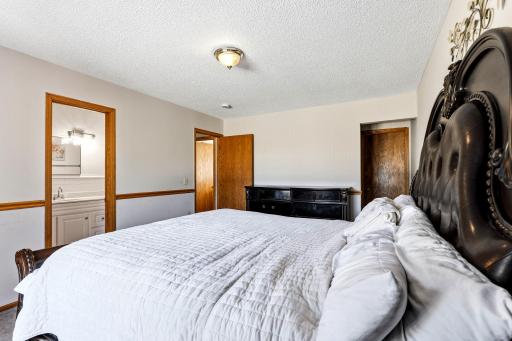 18-web-or-mls-11012-Edgewood-Ave-N-18.jpg