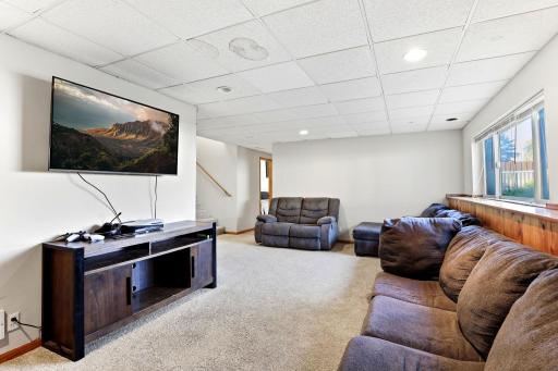 21-web-or-mls-11012-Edgewood-Ave-N-21.jpg