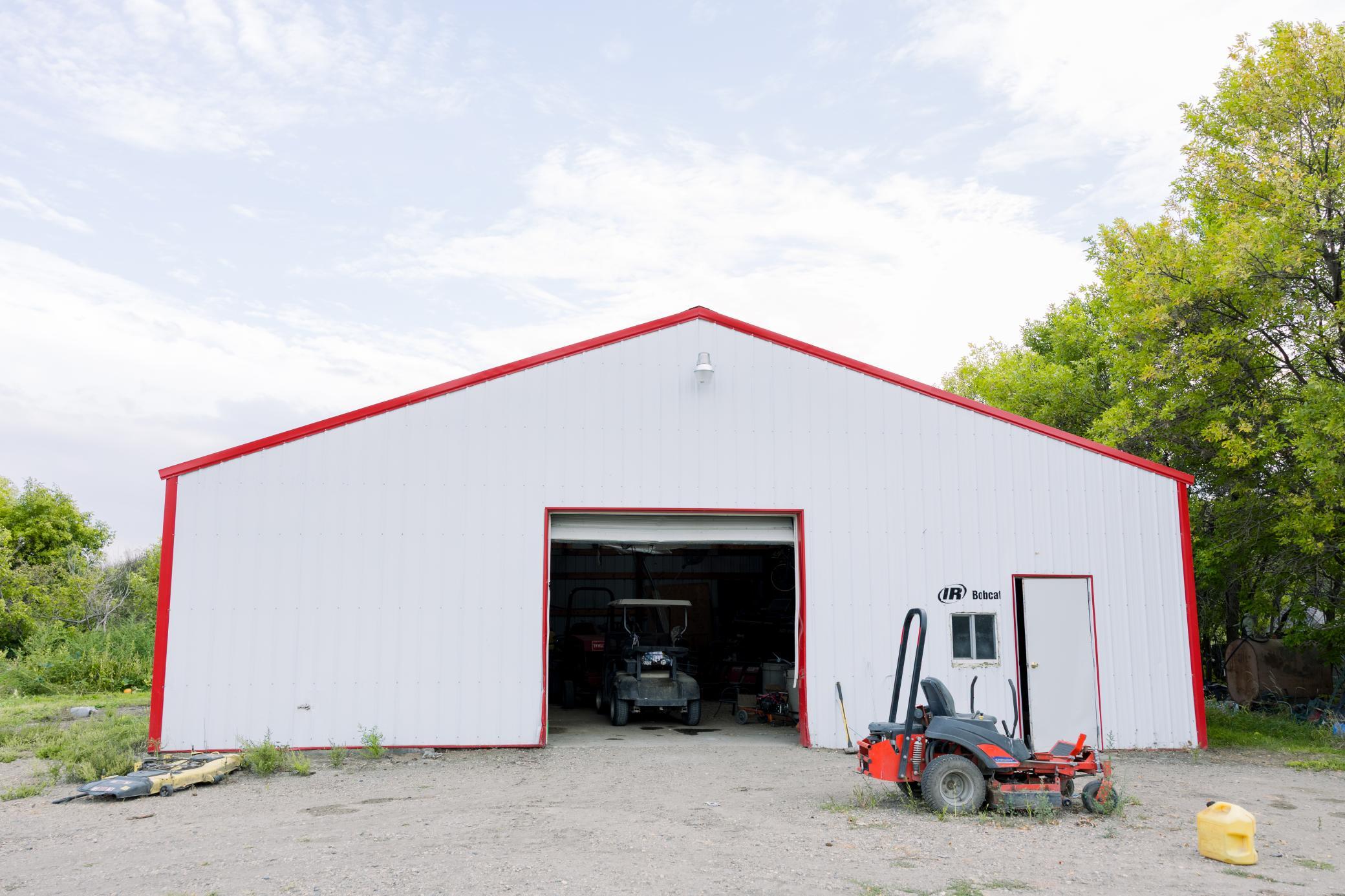 40x40 steel building with concrete flooring