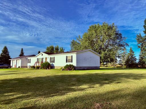 1998 Manufactured 4b2b home with breezeway and garage