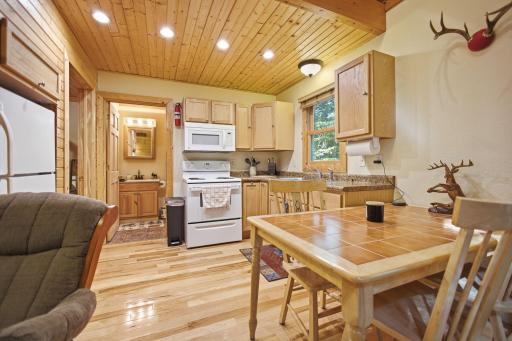 7-web-or-mls-3801-gaslyn-rd.jpg