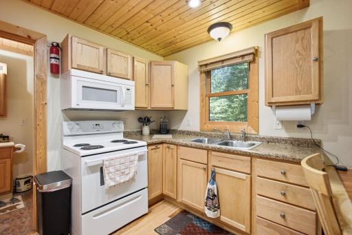 10-web-or-mls-3801-gaslyn-rd.jpg