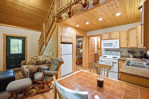 8-web-or-mls-3801-gaslyn-rd.jpg