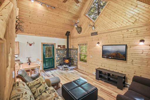 2-web-or-mls-3801-gaslyn-rd.jpg