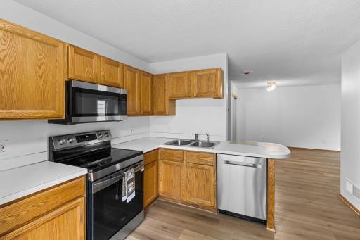 502 Mariner Way, Woodbury, MN 55129
