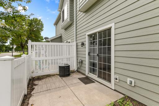 502 Mariner Way, Woodbury, MN 55129