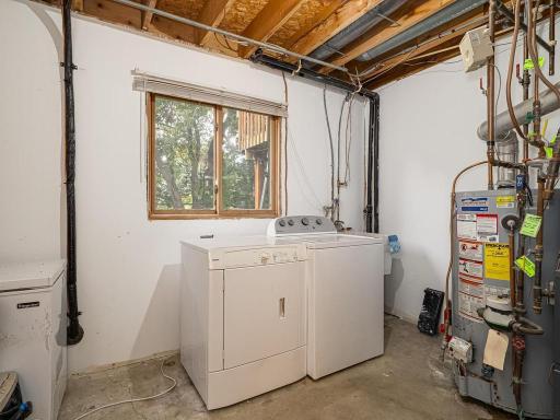 Gas dryer but has a electric hook-up, Sump basket no sump pump