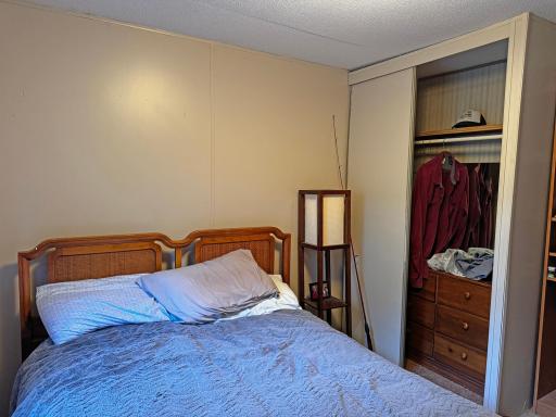 Middle bedroom