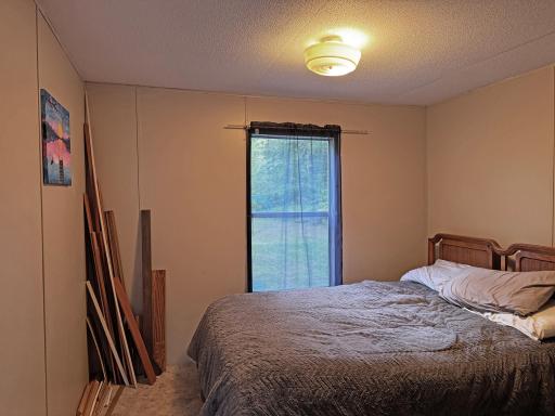 Middle bedroom