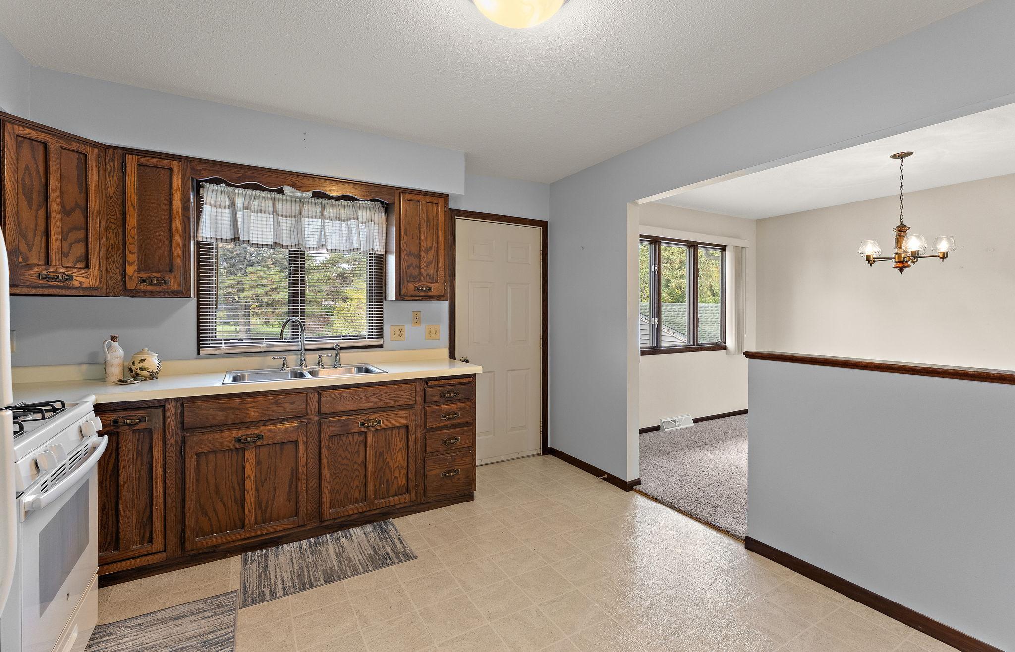 kitchen 2.jpg