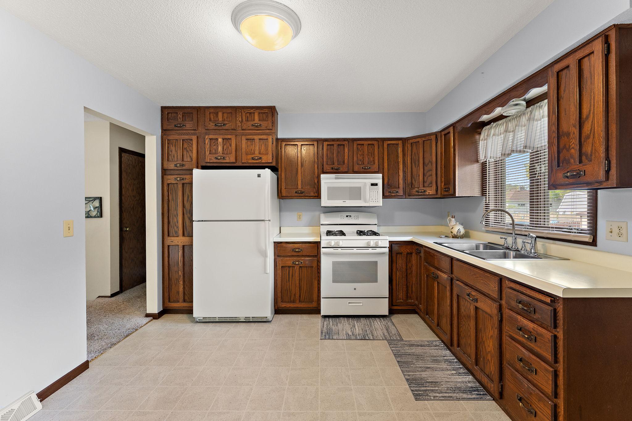 kitchen 1.jpg