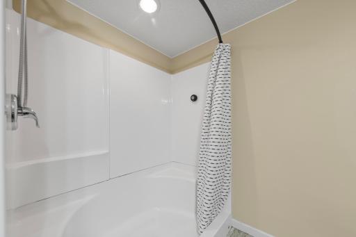 315 Hazeltine Avenue NE, Owatonna, MN 55060