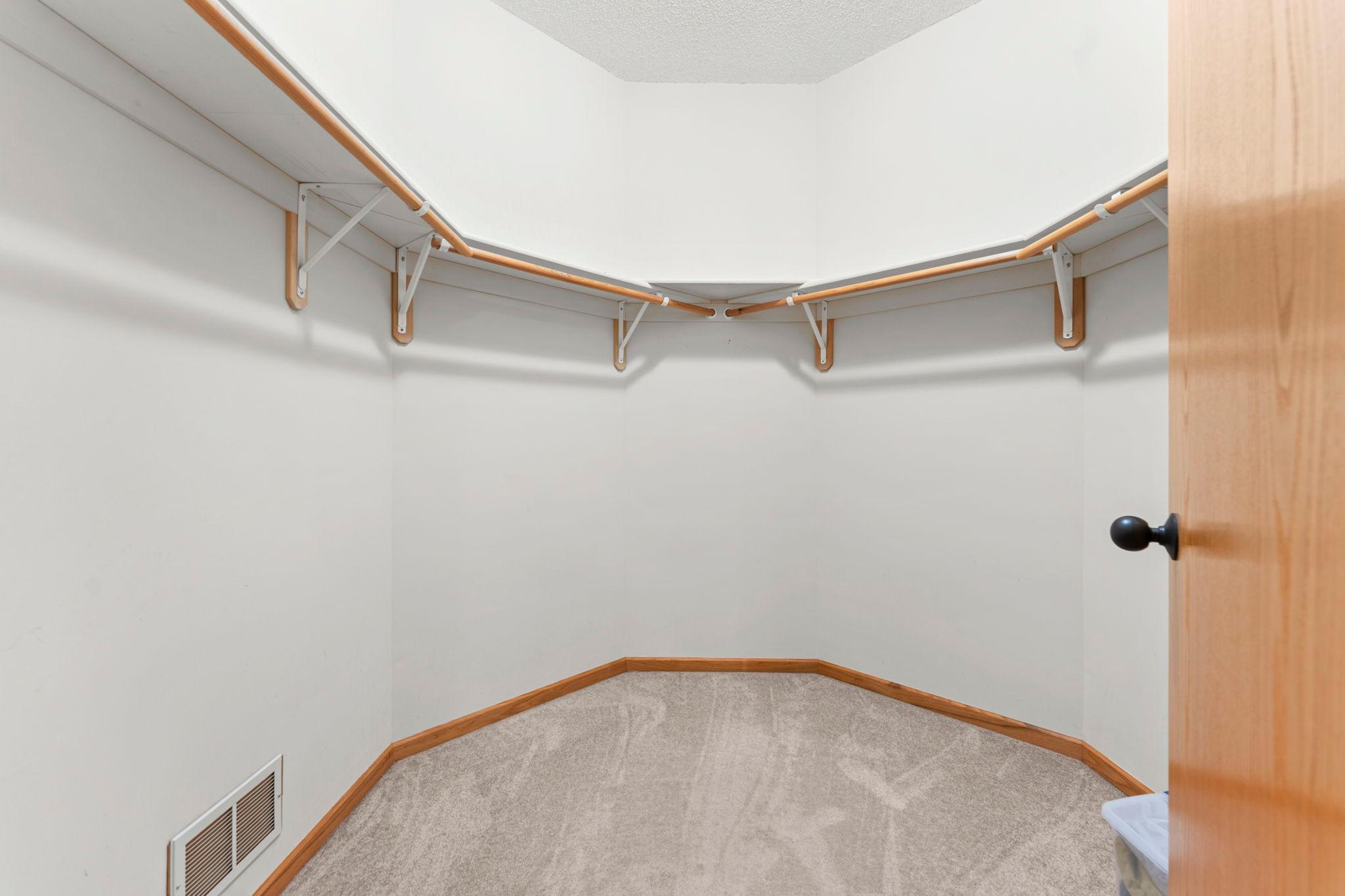 48-web-or-mls-13840 28th St N-63.jpg
