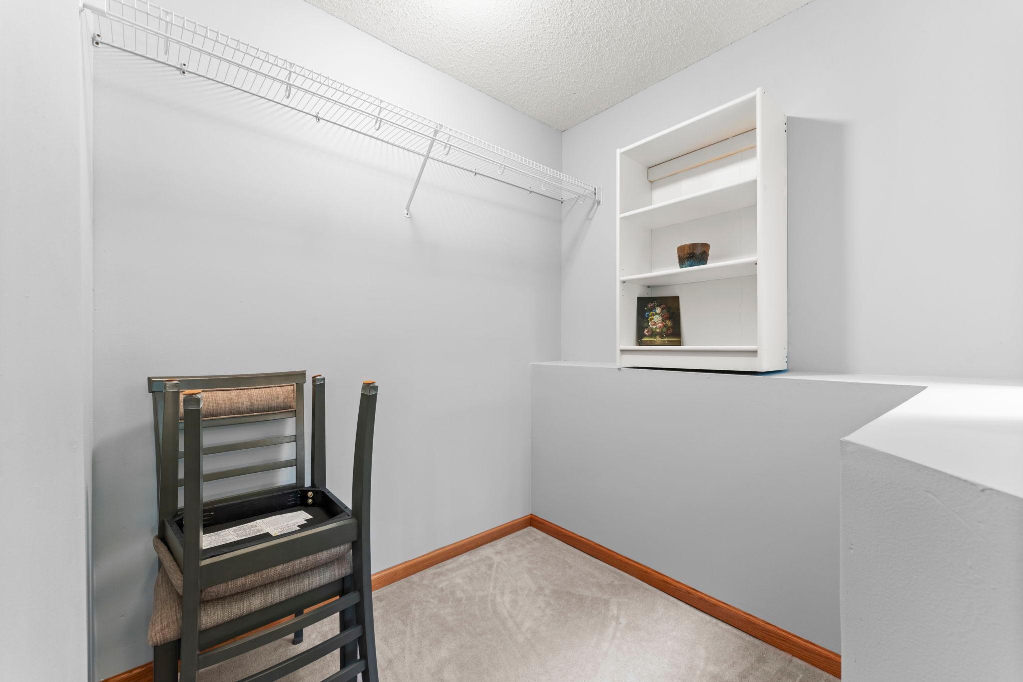57-web-or-mls-13840 28th St N-24.jpg