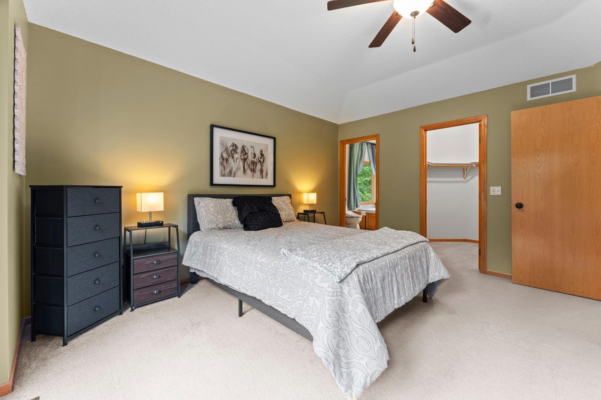 45-web-or-mls-13840 28th St N-57.jpg
