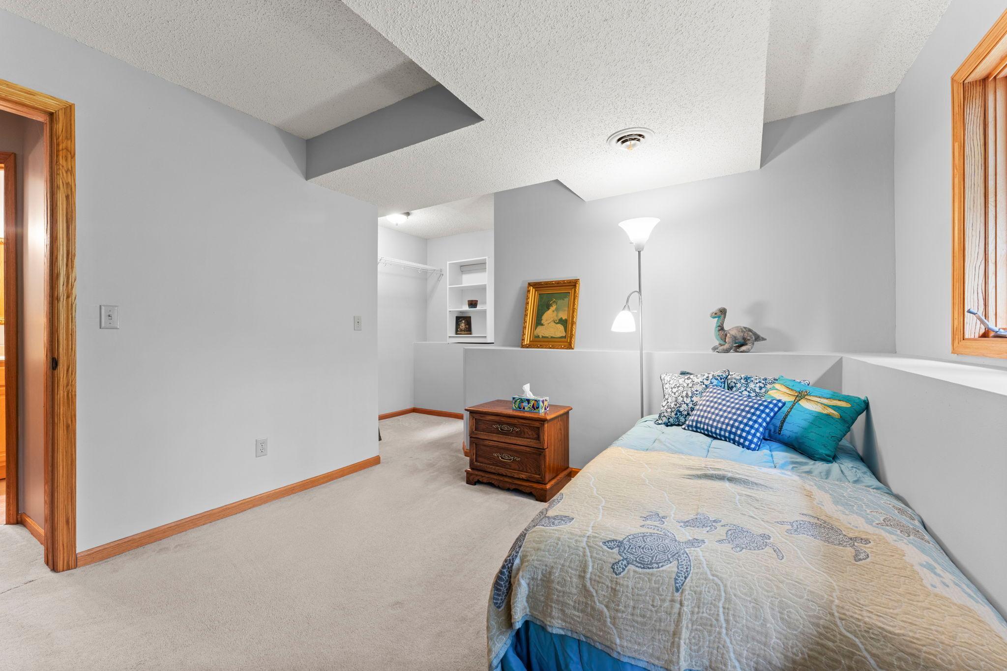 56-web-or-mls-13840 28th St N-21.jpg