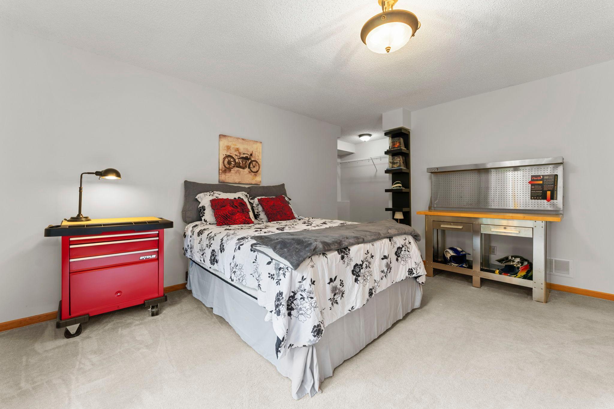 60-web-or-mls-13840 28th St N-37.jpg