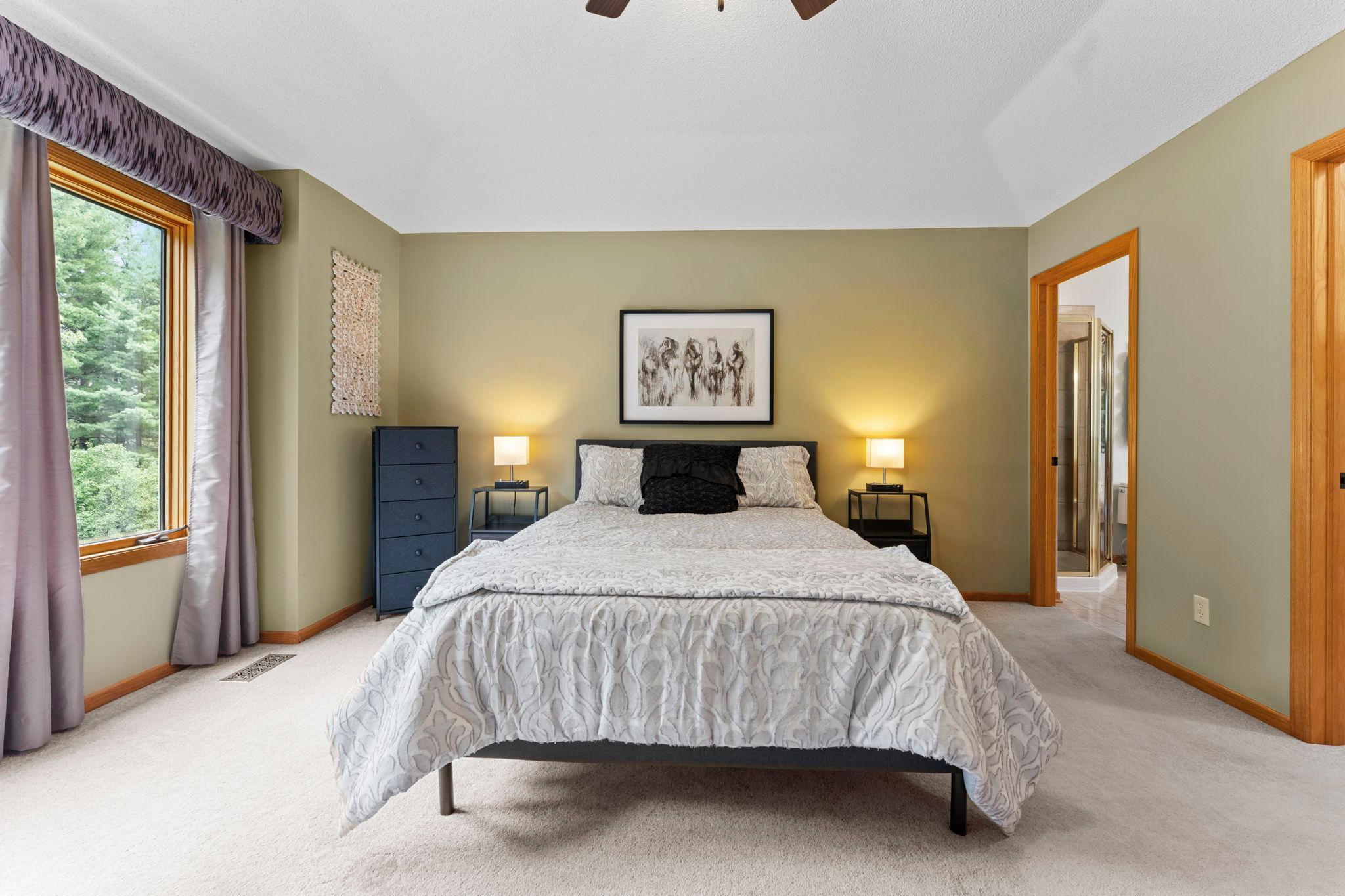 44-web-or-mls-13840 28th St N-54.jpg