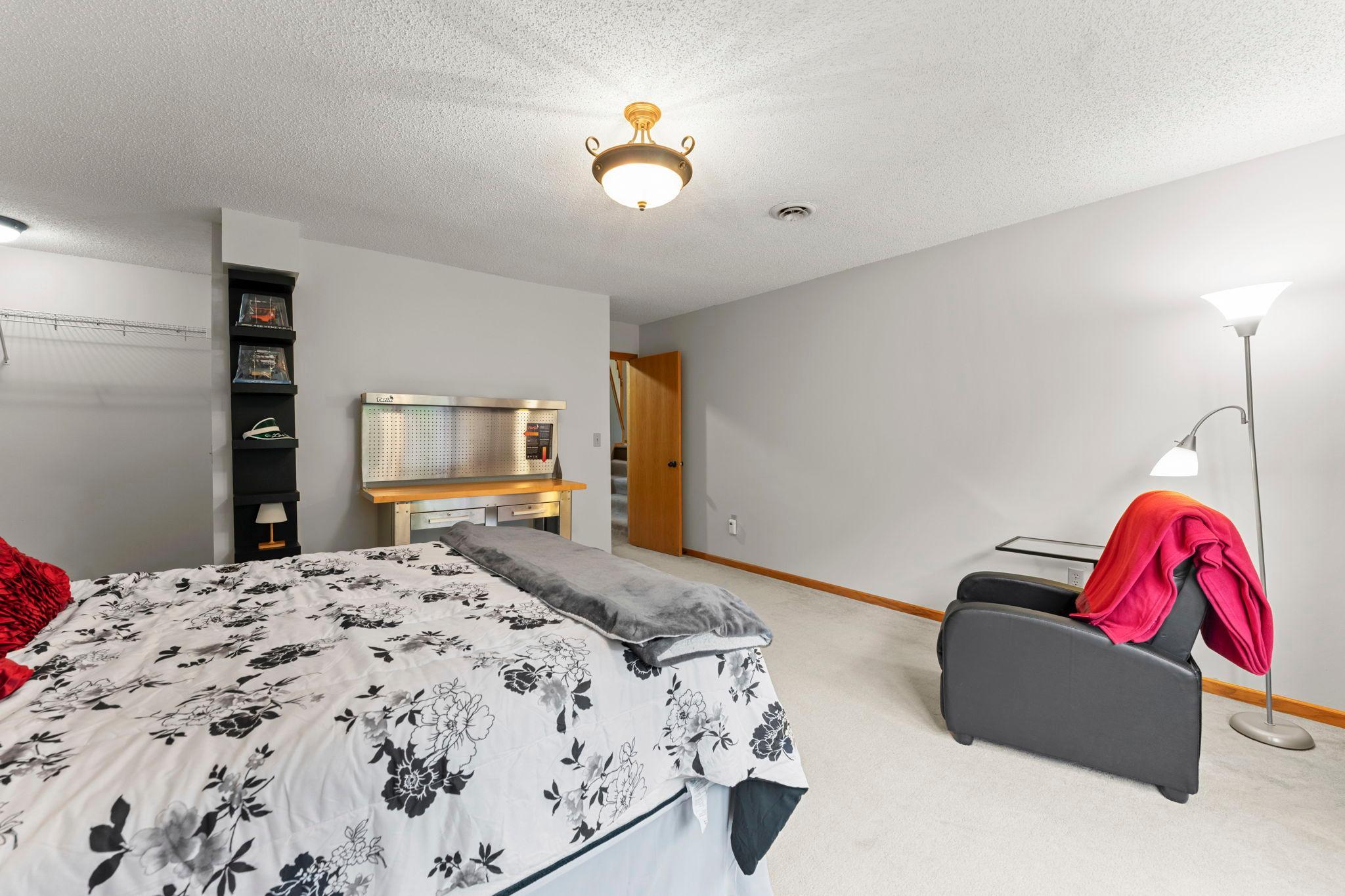 61-web-or-mls-13840 28th St N-42.jpg