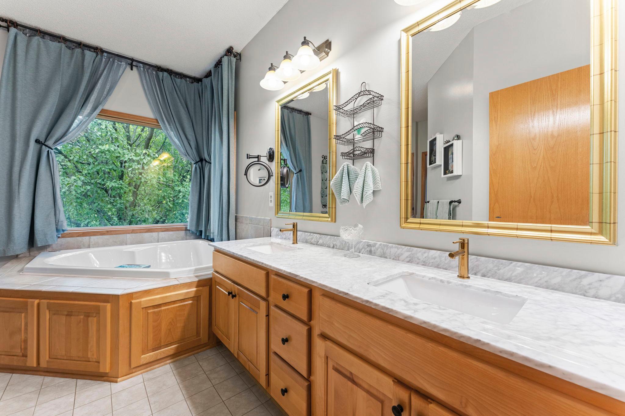 51-web-or-mls-13840 28th St N-75.jpg