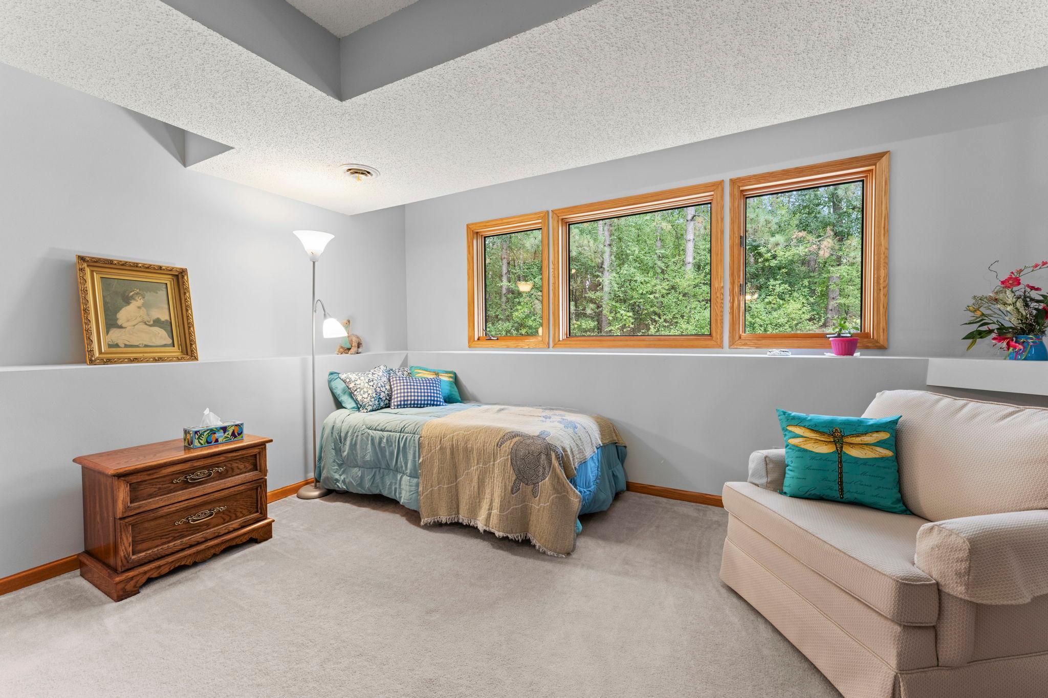 55-web-or-mls-13840 28th St N-18.jpg