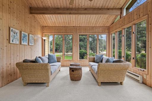 Gorgeous Sunroom!