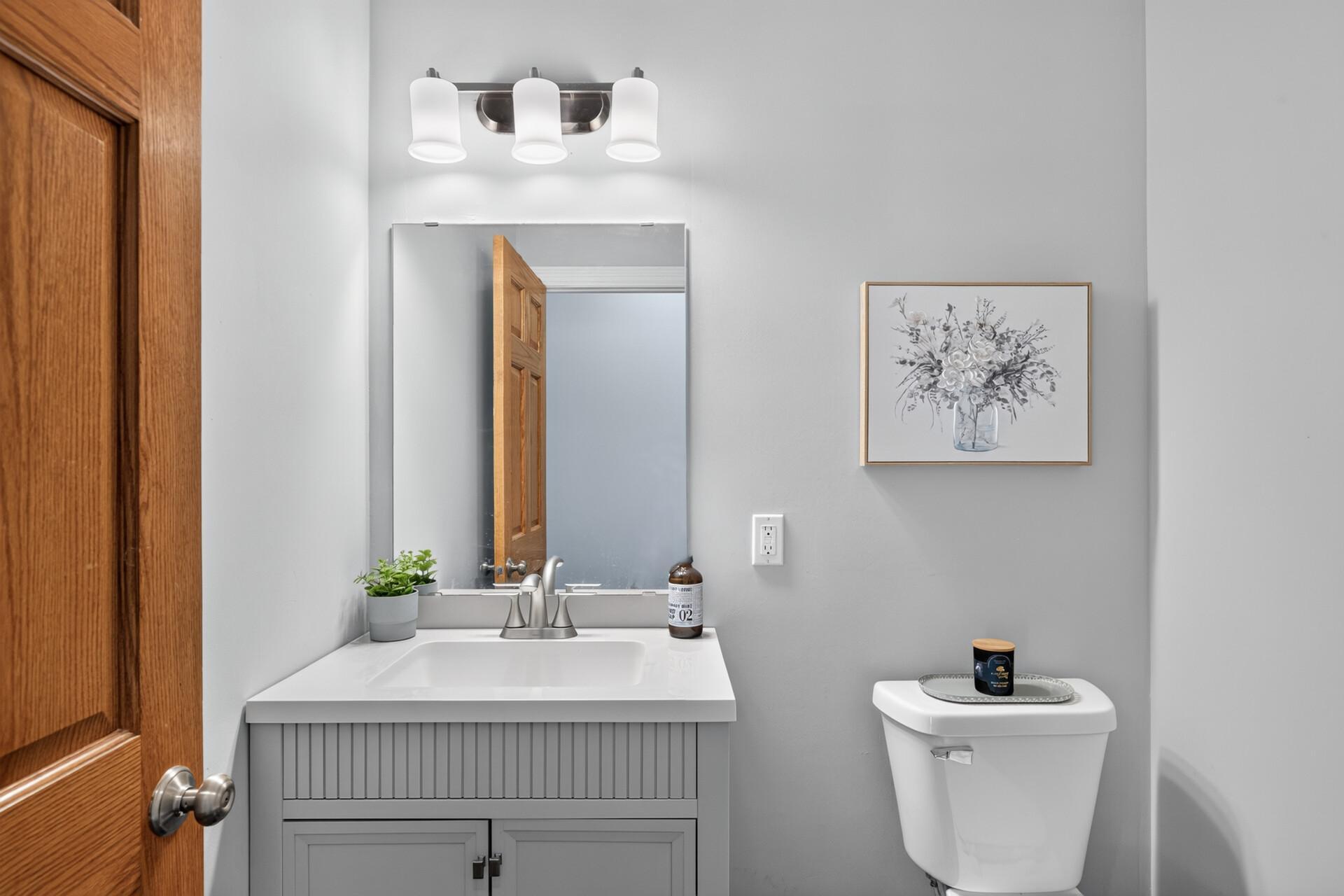 Main level 1/2 bath.