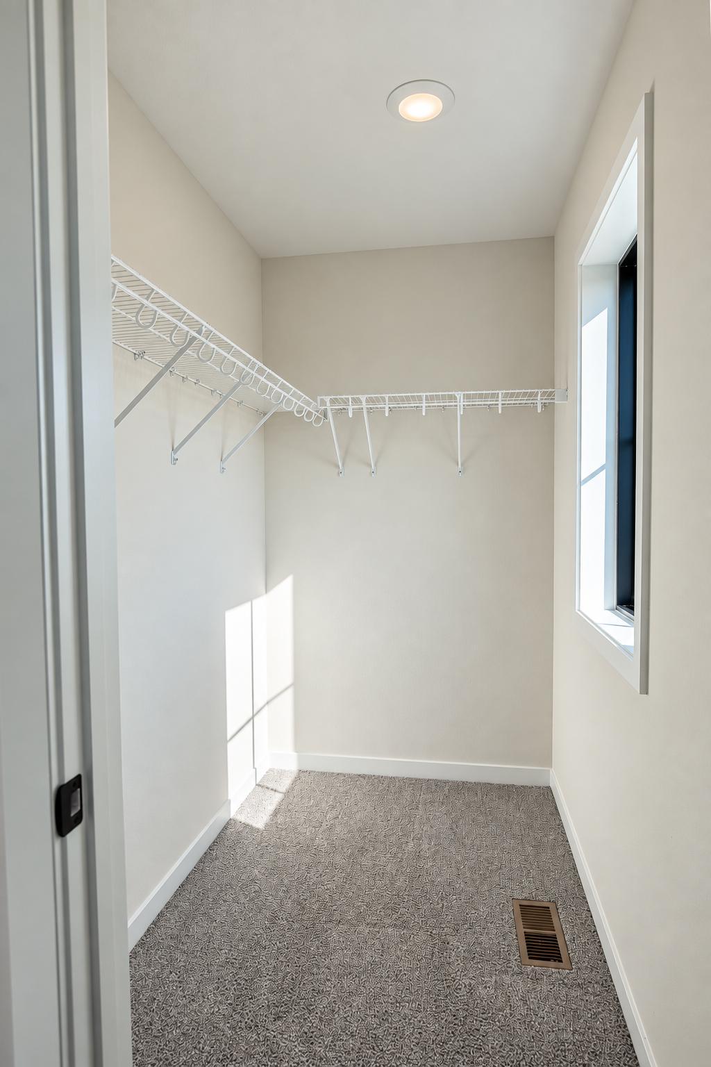 Closet .jpg