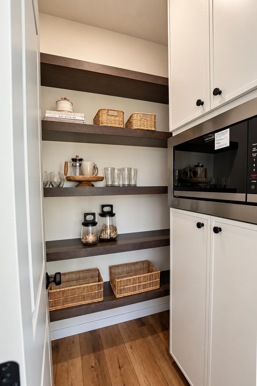 Pantry_2_10227.jpg