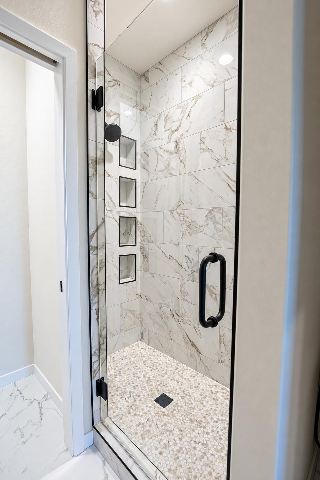 Master bath2_10227.jpg