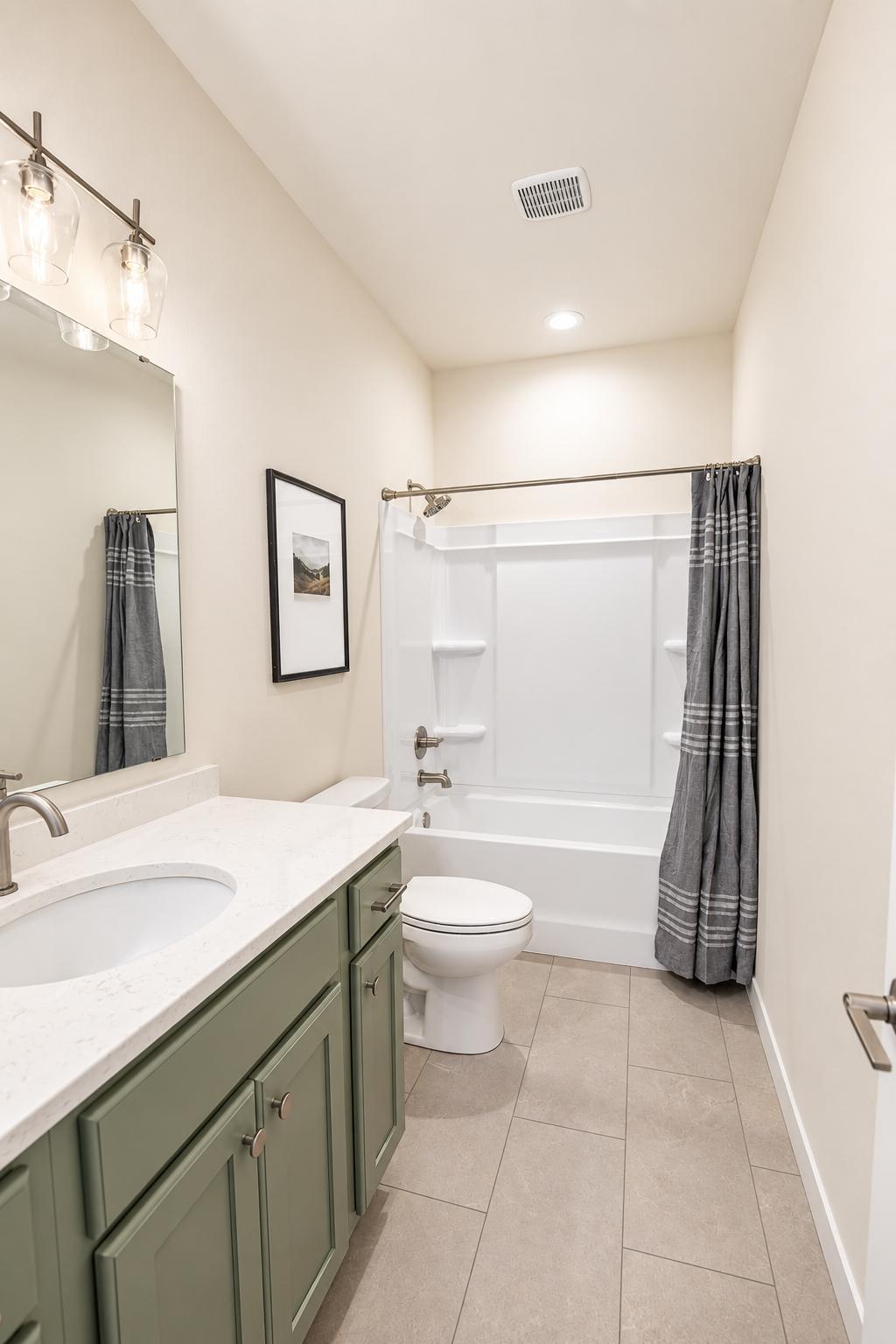 Bathroom 1_10235.jpg