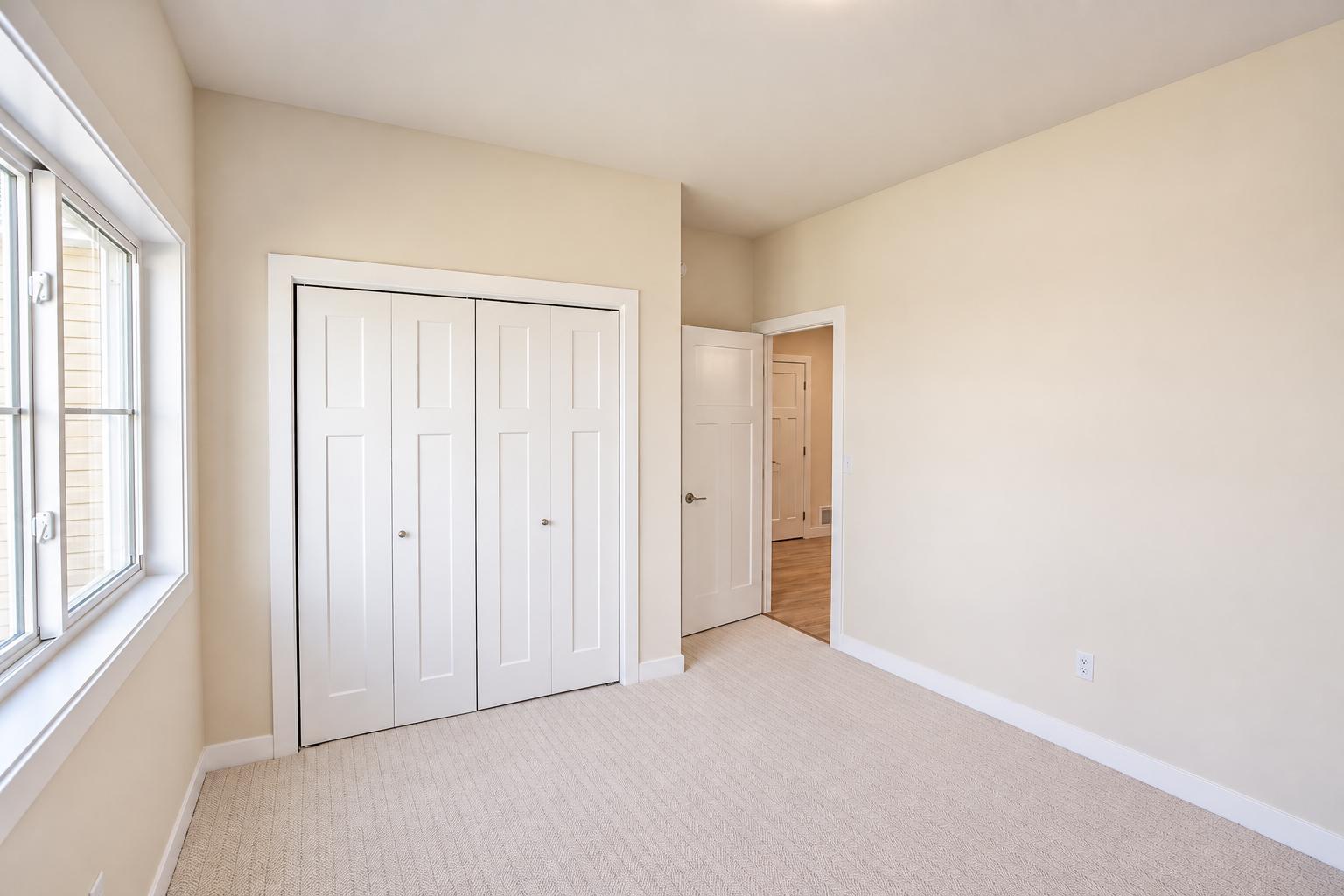 Bedroom1_10235.jpg