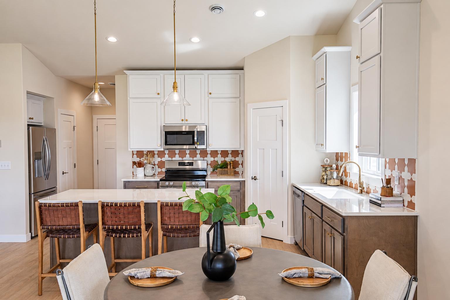 Kitchen_dining4_10235.jpg