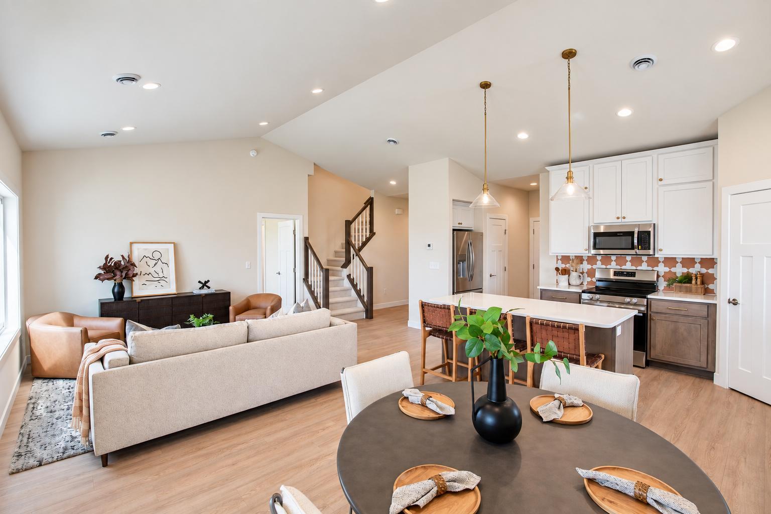 Kitchen3_dining_10235.jpg