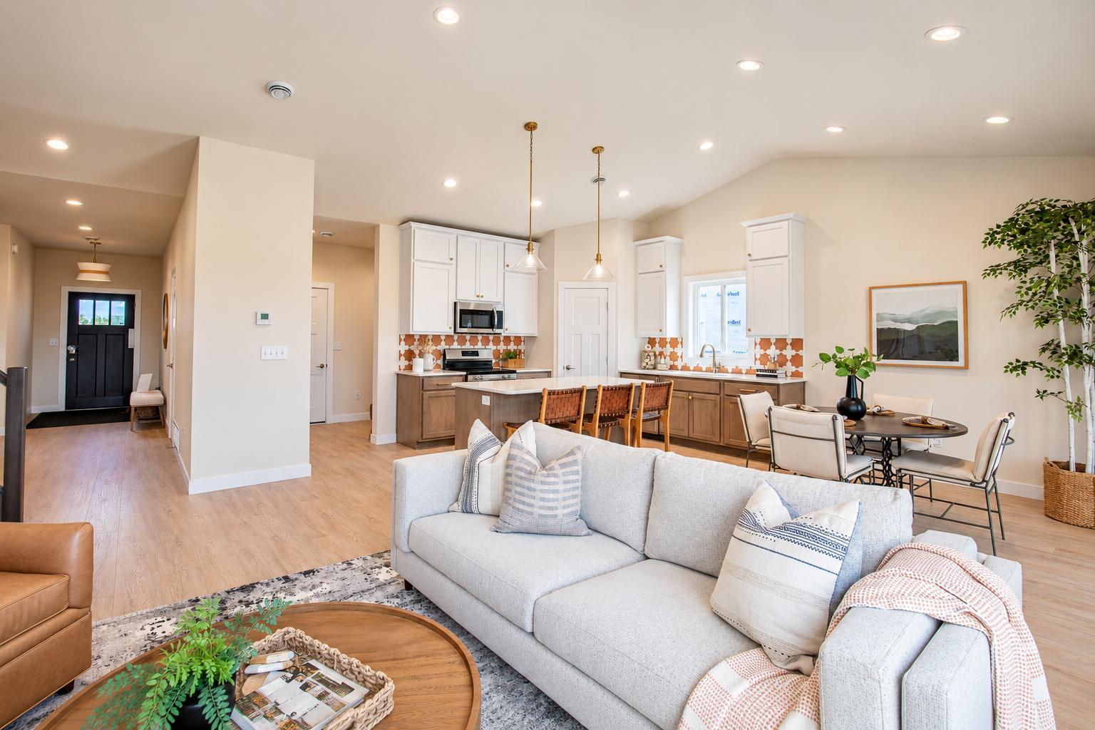 Living_Kitchen_Dining2_10235.jpg