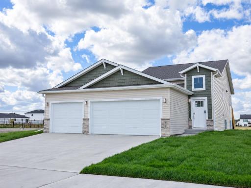 Photo for 315 Lionheart Drive, Horace, ND 58047 - listing #7143552 315 Lionheart Drive, Horace, ND 58047