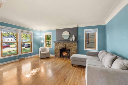 Great natural light in the living room