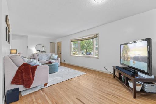 Large bay window lets in wonderful natural light