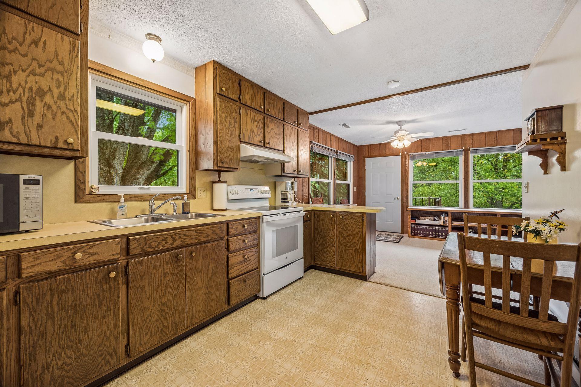 Guest Suite- Kitchen/Entry