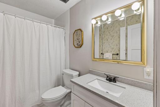 521 Central Avenue W, Saint Paul, MN 55103