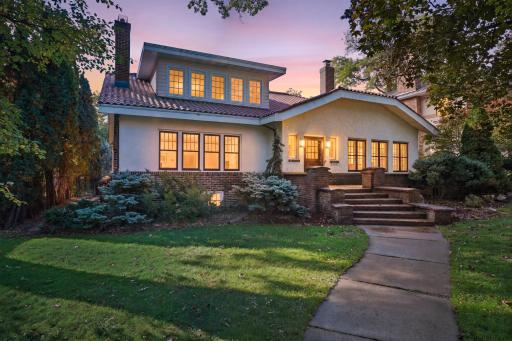 Welcome home! Enjoy all the space and craftsmanship this Kenwood classic has to offer.