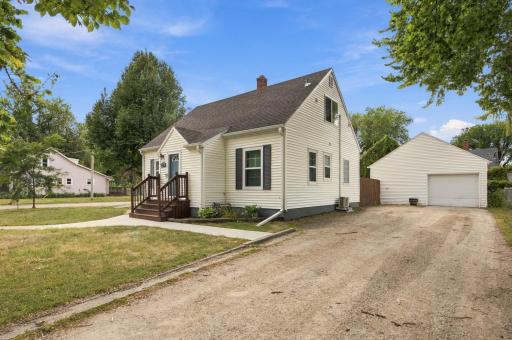 601 11th Street N, Moorhead, MN 56560