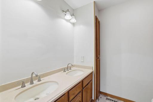 20077 Xeon Avenue, Jordan, MN 55352