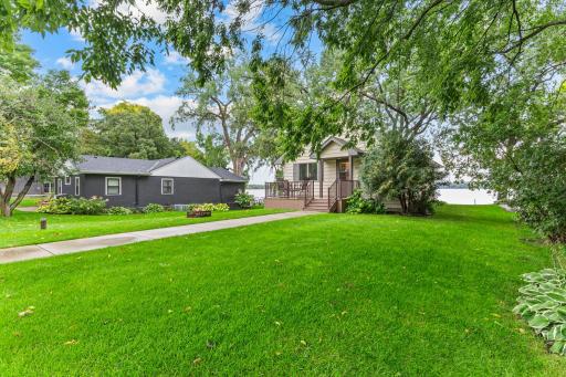 Spacious lakeside lot front and back