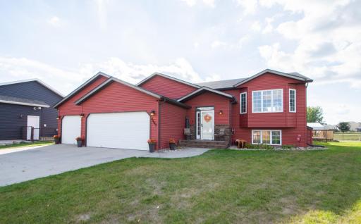 4407 15th Street S, Moorhead, MN 56560