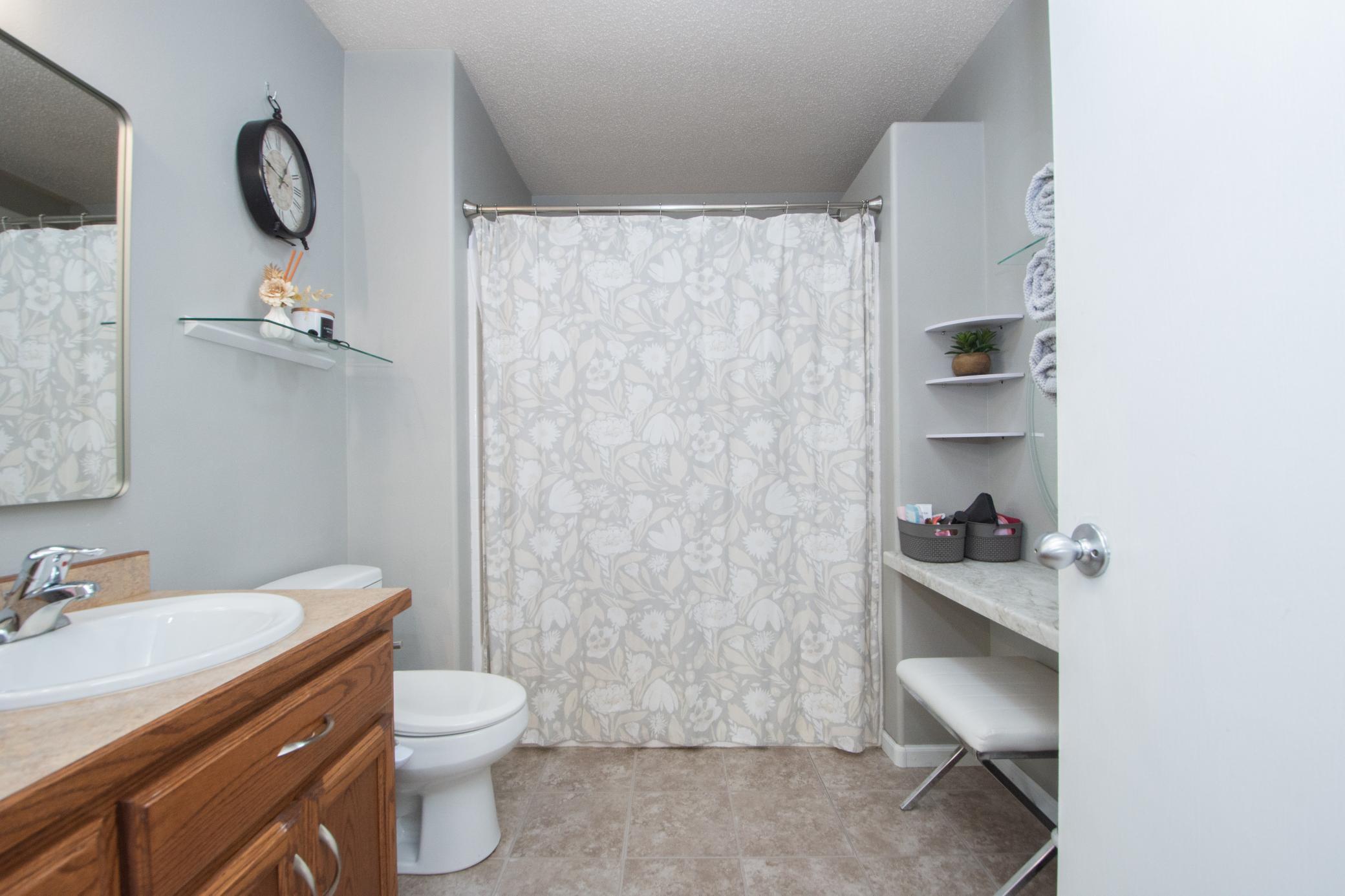 upper full bath